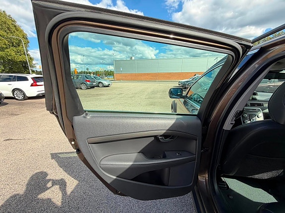 Volvo XC70 13 of 25