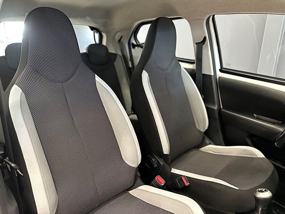 Toyota Aygo 8 of 13
