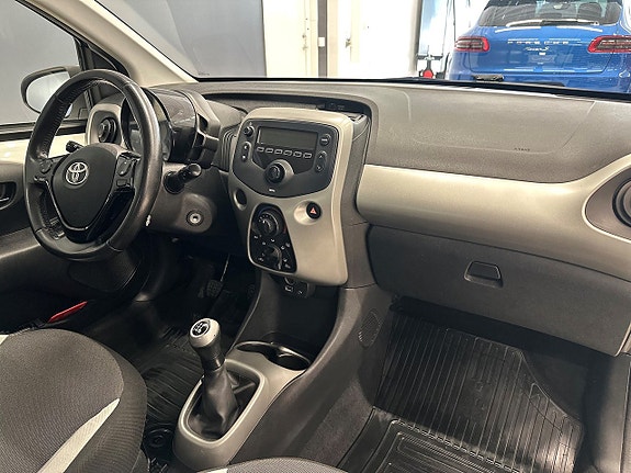 Toyota Aygo 7 of 13