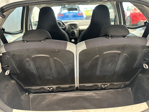 Toyota Aygo 6 of 13