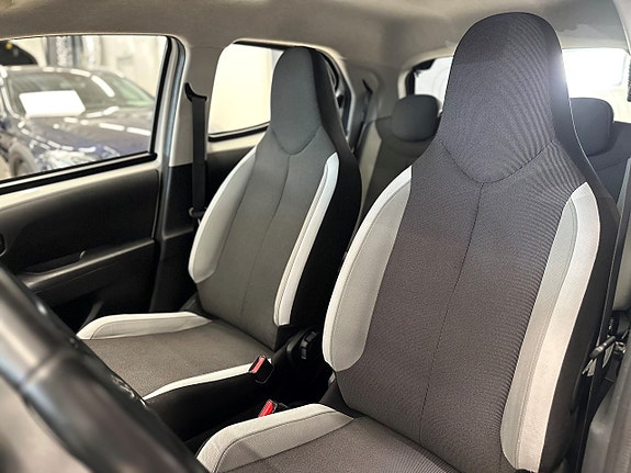 Toyota Aygo 11 of 13