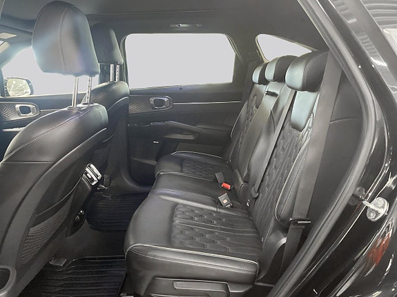 Kia Sorento 9 of 23