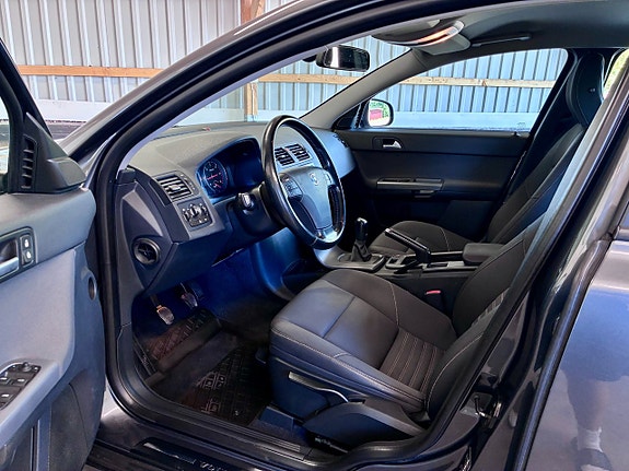 Volvo V50 8 of 11
