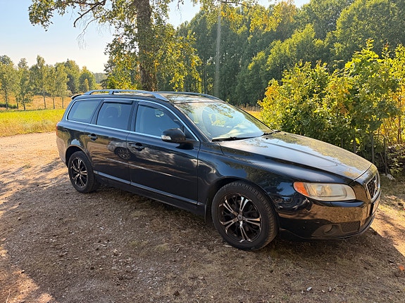 Volvo V70 2 of 4
