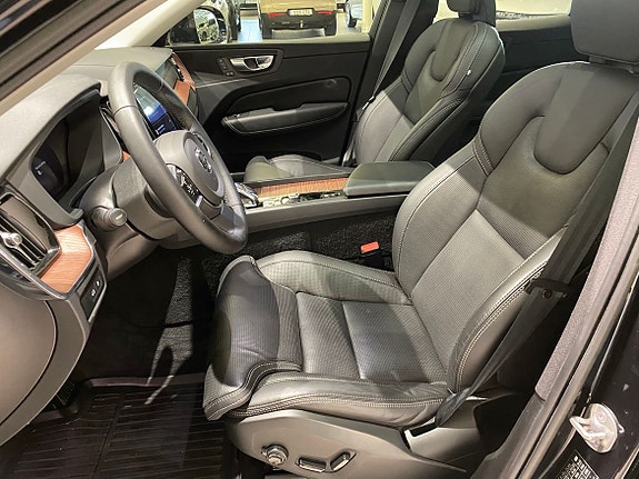 Volvo XC60 8 of 14