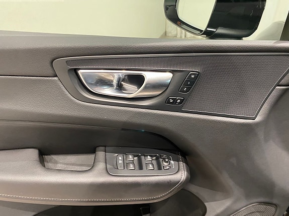 Volvo XC60 9 of 14