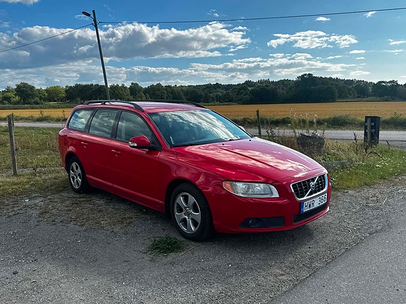 Volvo V70 2 of 6