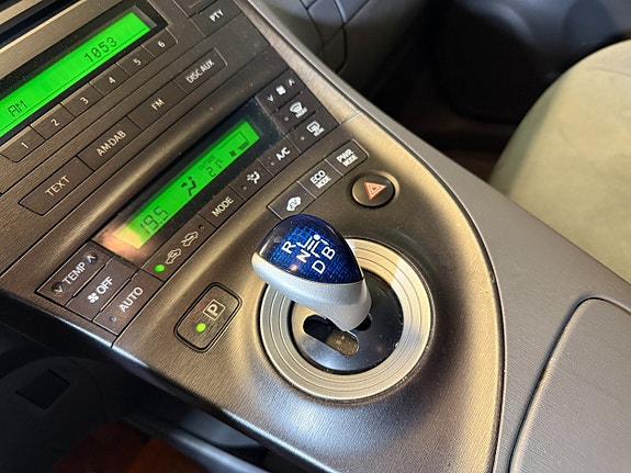 Toyota Prius 9 of 13