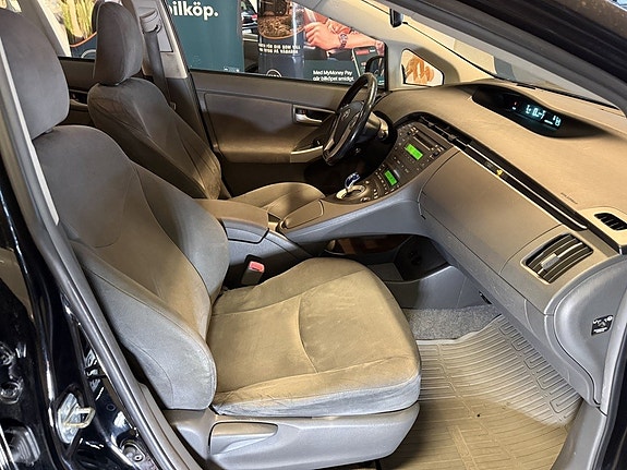 Toyota Prius 5 of 13