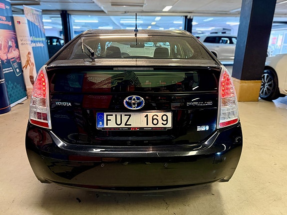Toyota Prius 3 of 13
