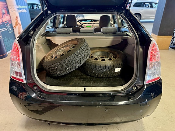 Toyota Prius 4 of 13
