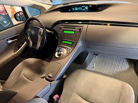 Toyota Prius 7 of 13
