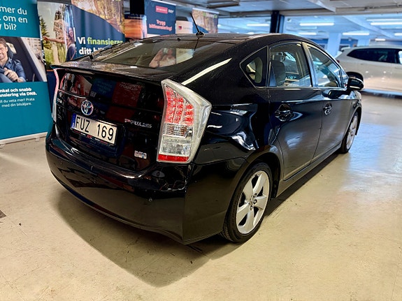Toyota Prius 2 of 13