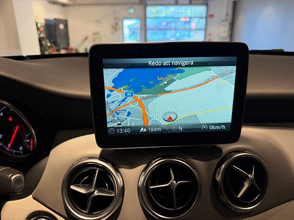 Mercedes-Benz GLA250+ 10 of 17