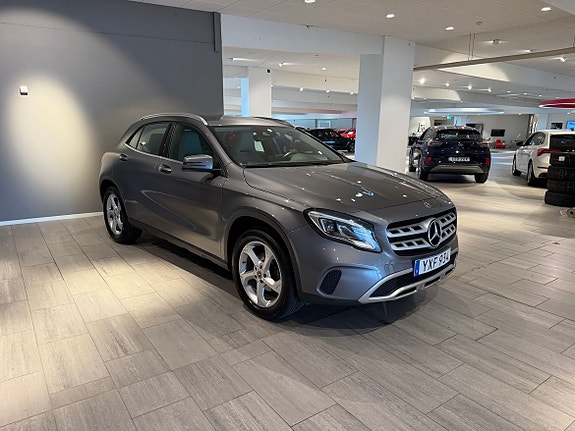 Mercedes-Benz GLA250+ 3 of 17
