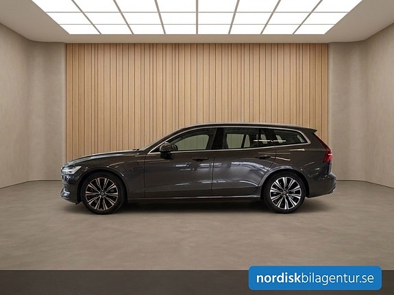 Volvo V60 2 of 15