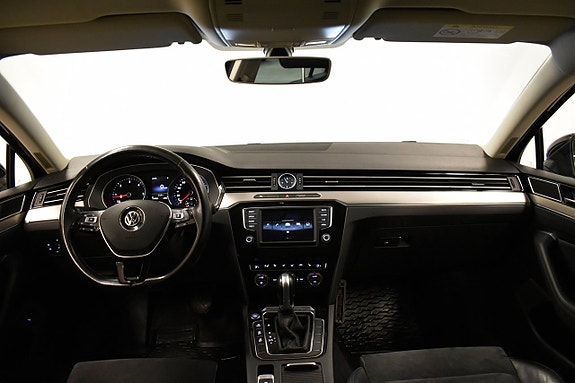Volkswagen Passat 11 of 17
