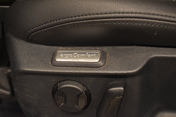 Volkswagen Passat 15 of 17