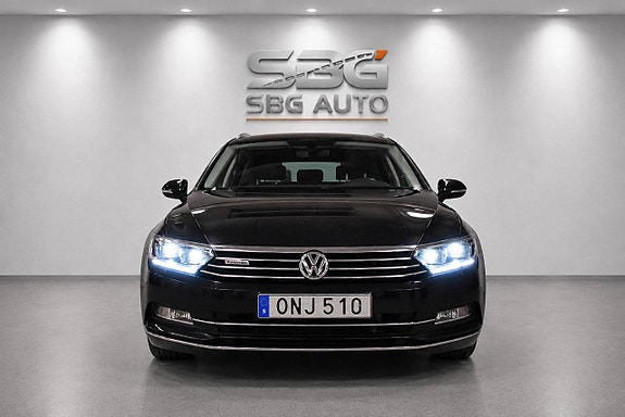 Volkswagen Passat 2 of 17