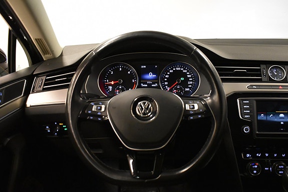 Volkswagen Passat 8 of 17