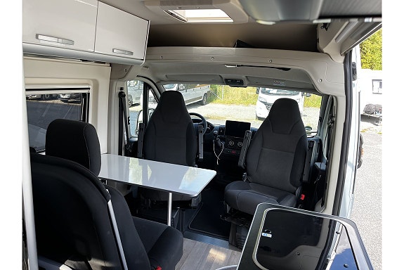 Westfalia Columbus 600 D vattenburen dieselvärme, extra säng, kanonfin 16 of 26