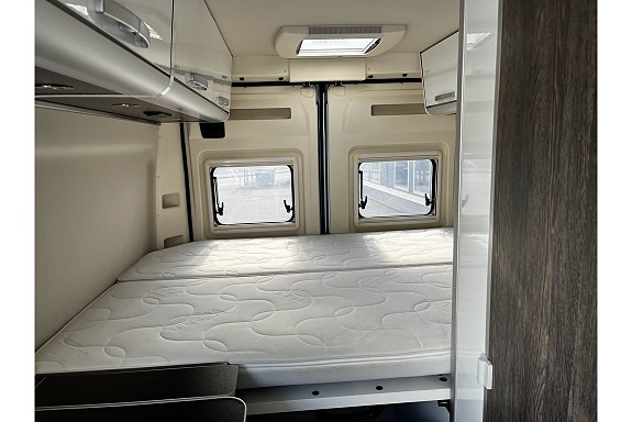 Westfalia Columbus 600 D vattenburen dieselvärme, extra säng, kanonfin 14 of 26