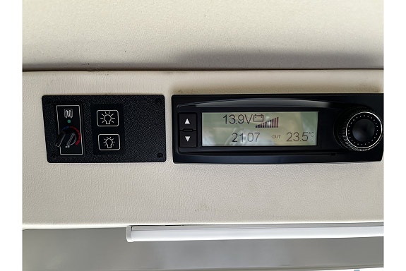 Westfalia Columbus 600 D vattenburen dieselvärme, extra säng, kanonfin 22 of 26
