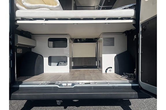 Westfalia Columbus 600 D vattenburen dieselvärme, extra säng, kanonfin 7 of 26