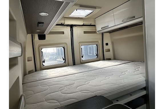 Westfalia Columbus 600 D vattenburen dieselvärme, extra säng, kanonfin 15 of 26