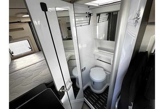 Westfalia Columbus 600 D vattenburen dieselvärme, extra säng, kanonfin 13 of 26