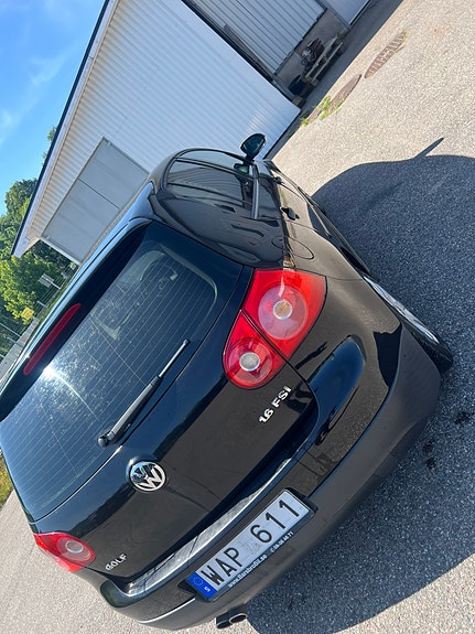 Volkswagen Golf V 2 of 6