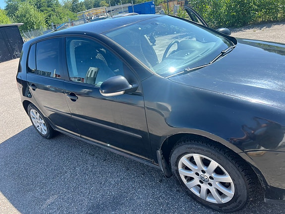 Volkswagen Golf V 5 of 6