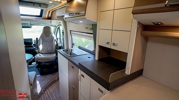 Malibu Carthago Van 640 LE RB GT Skyview | Pop-up säng | Automat | KAMPANJ 17 of 21