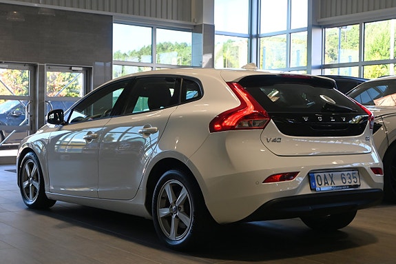 Volvo V40 3 of 24