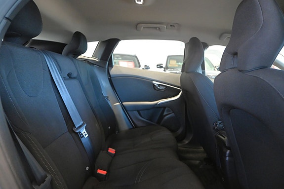 Volvo V40 18 of 24