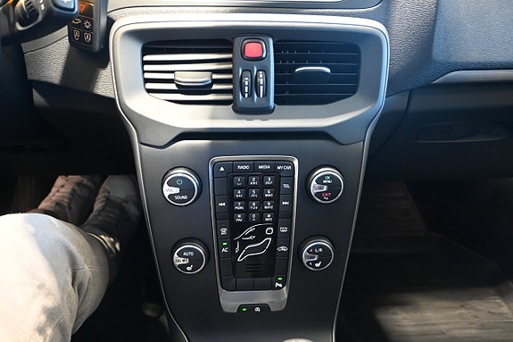 Volvo V40 16 of 24