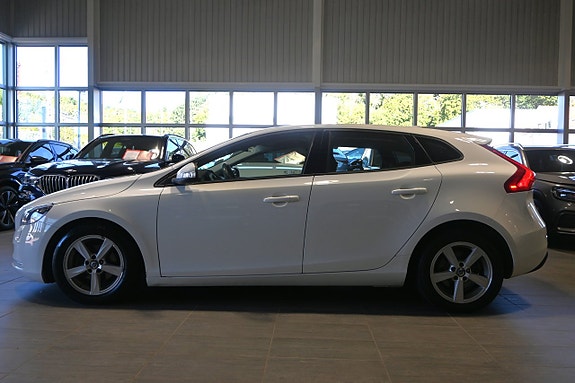 Volvo V40 2 of 24