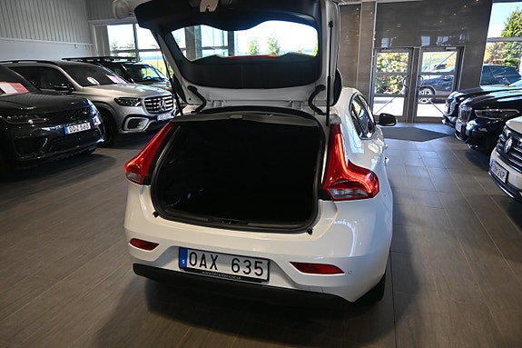 Volvo V40 11 of 24