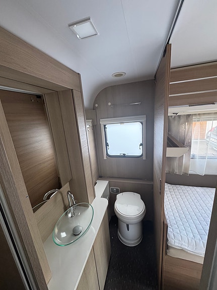 Adria Adora 572 UT 11 of 13