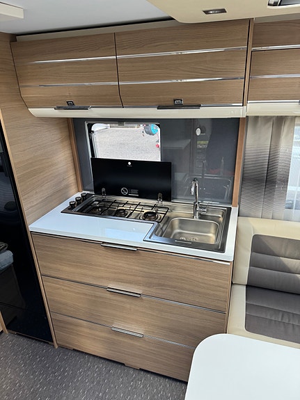Adria Adora 572 UT 9 of 13