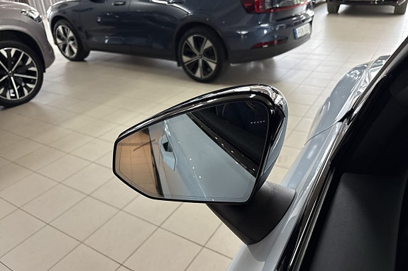 Volvo EX30 17 of 22
