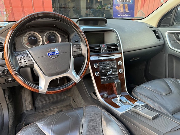 Volvo XC60 16 of 30