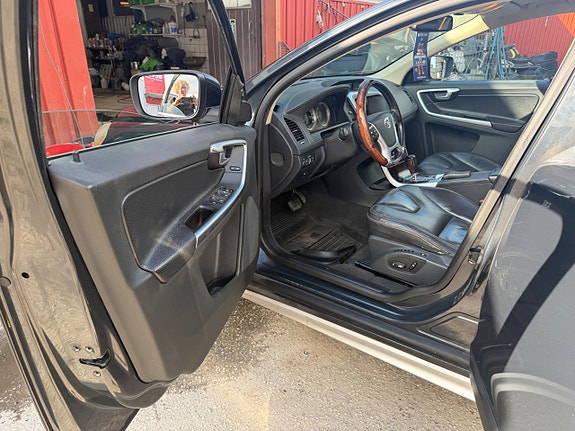 Volvo XC60 30 of 30