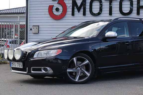 Volvo V70 2 of 15