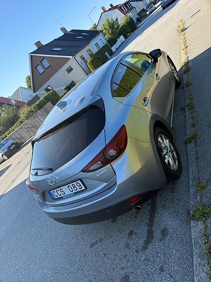 Mazda 3 4 of 5