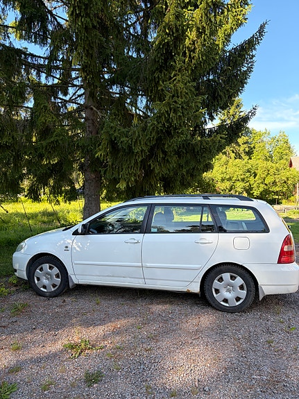 Toyota Corolla 2 of 3