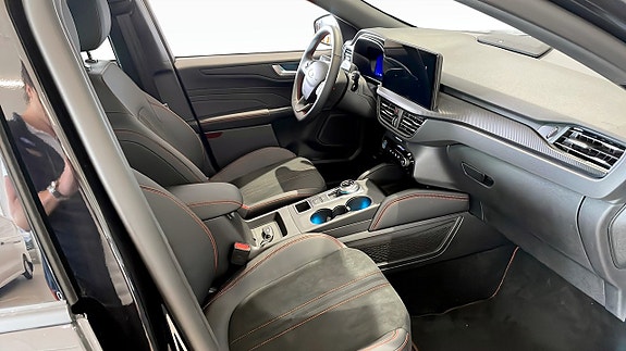 Ford Kuga 3 of 9