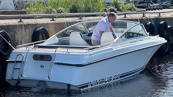 Nimbus 22 DC -90 / Volvo Penta 5,0 GXI 270 hk -06 2 of 5