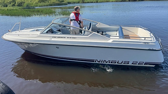 Nimbus 22 DC -90 / Volvo Penta 5,0 GXI 270 hk -06 5 of 5