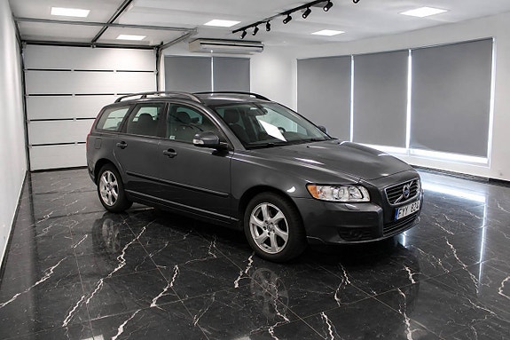 Volvo V50 2 of 12